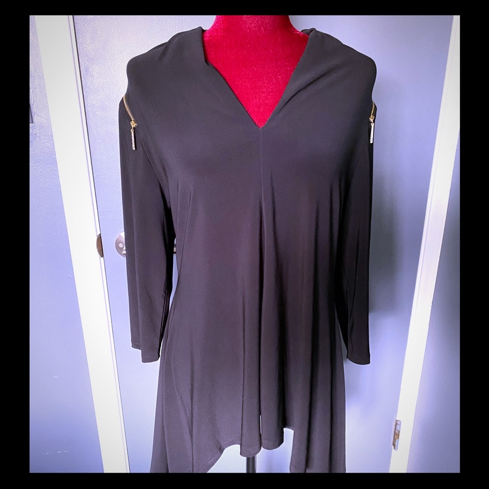 Chaus Top with Handkerchief hem